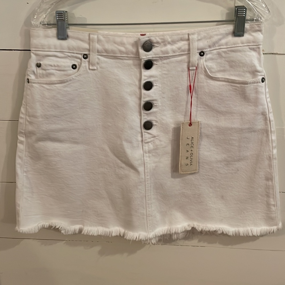 NWT Alice + Olivia Jeans White Button-Fly Fringe Hem Mini, Size 32 - Picture 1 of 9